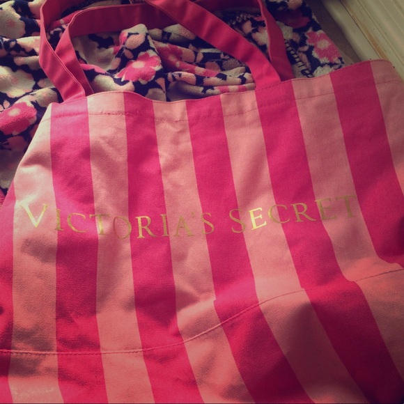 A Victoria secret bag - Picture 1 of 1