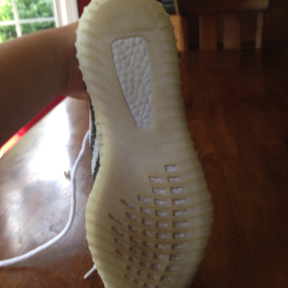 Real zebra v2 yeezys - Picture 2 of 4