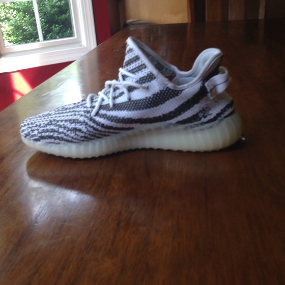 Real zebra v2 yeezys - Picture 4 of 4