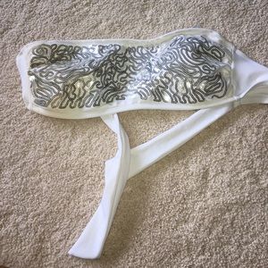 Never worn NWT white strapless bikini top!!