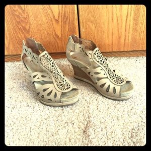 Very cute style Earthies Wedged Heels