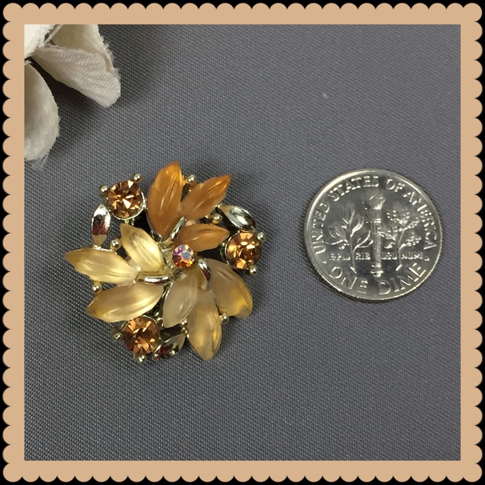 VTG LISNER Clip-on Earrings - Picture 4 of 4