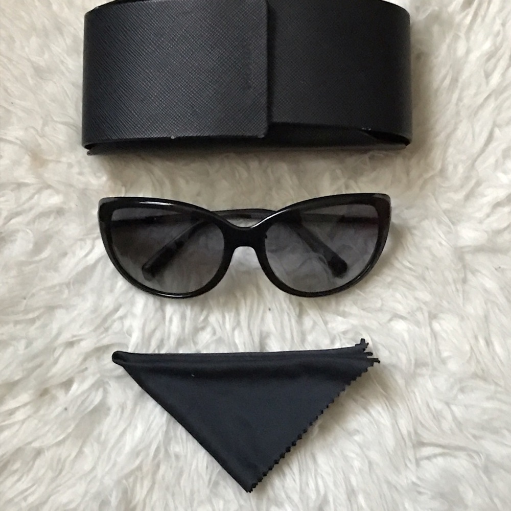 Prada sunglasses comes with case & glasses cleaner