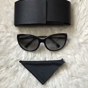 Prada sunglasses comes with case & glasses cleaner