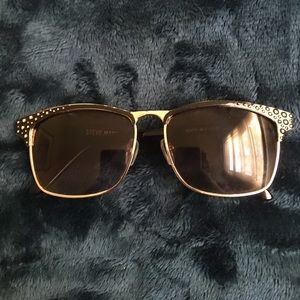 Selling these Steve Madden sunglasses