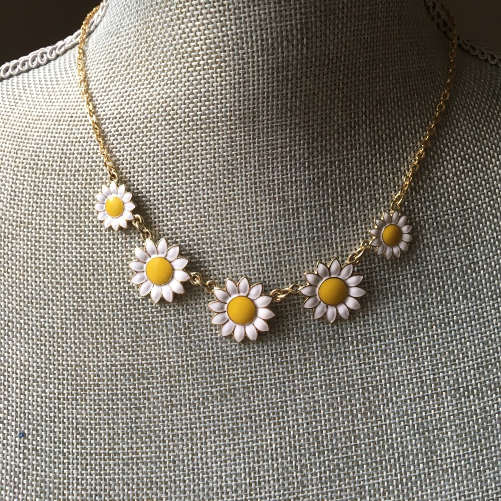 Daisy necklace