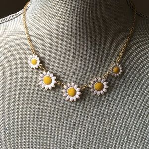 Daisy necklace