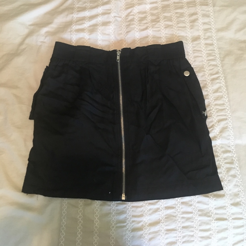 Black zipper skirt