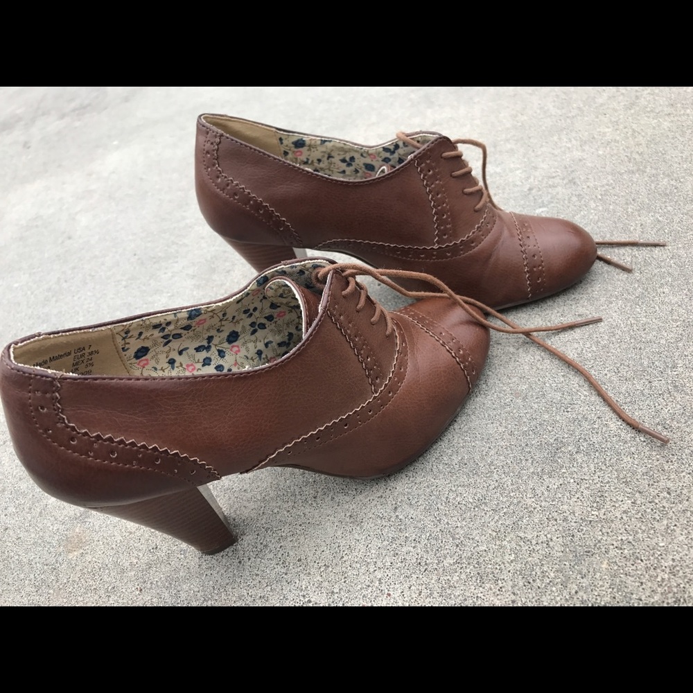 Shoes - Picture 2 of 4