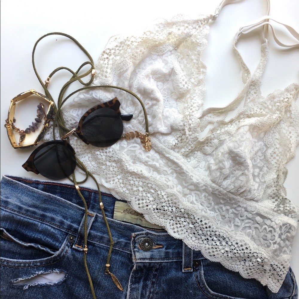 Cream Lace Aerie Bralette!