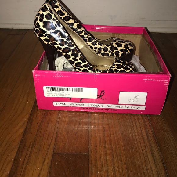 Cheetah print heels - Picture 2 of 4