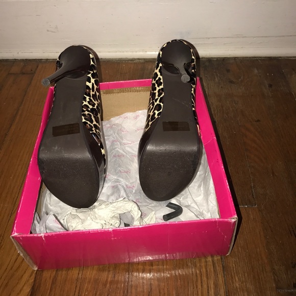 Cheetah print heels - Picture 4 of 4