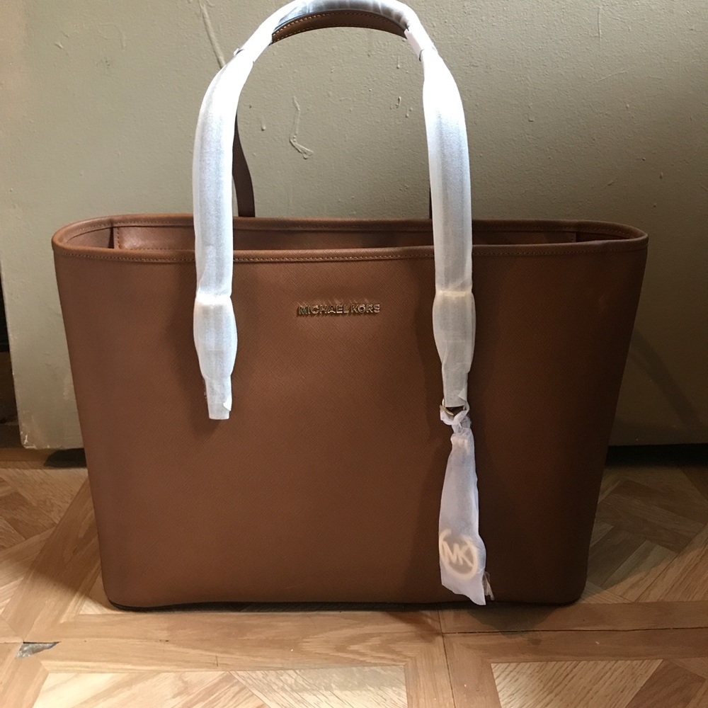 NEVER USED MICHAEL KORS PURSE