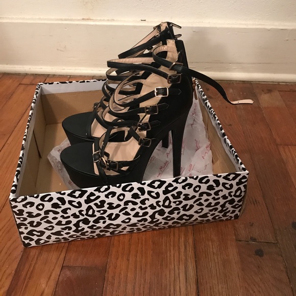 Black strap heels - Picture 2 of 4