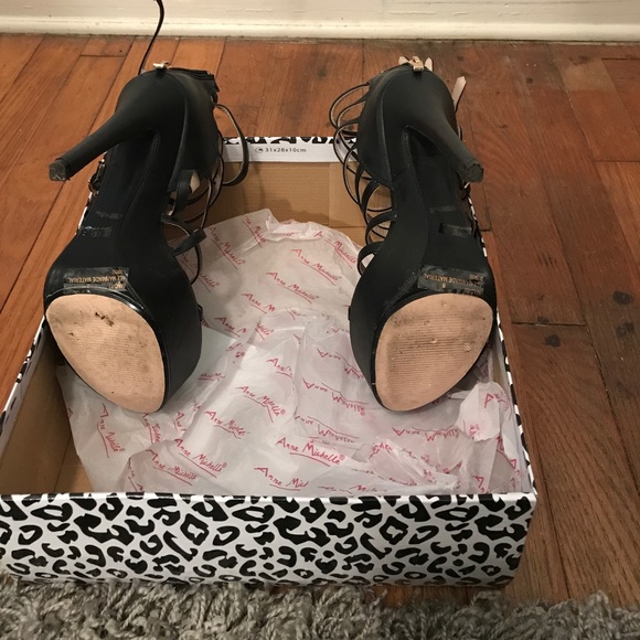 Black strap heels - Picture 4 of 4