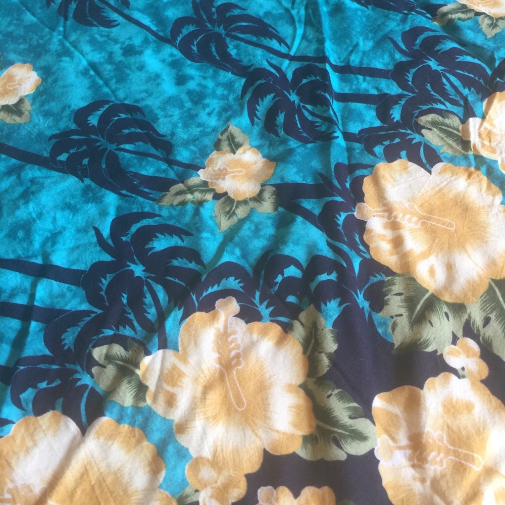 Sarong - Picture 2 of 2