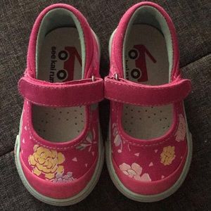 See Kai Run floral print shoes