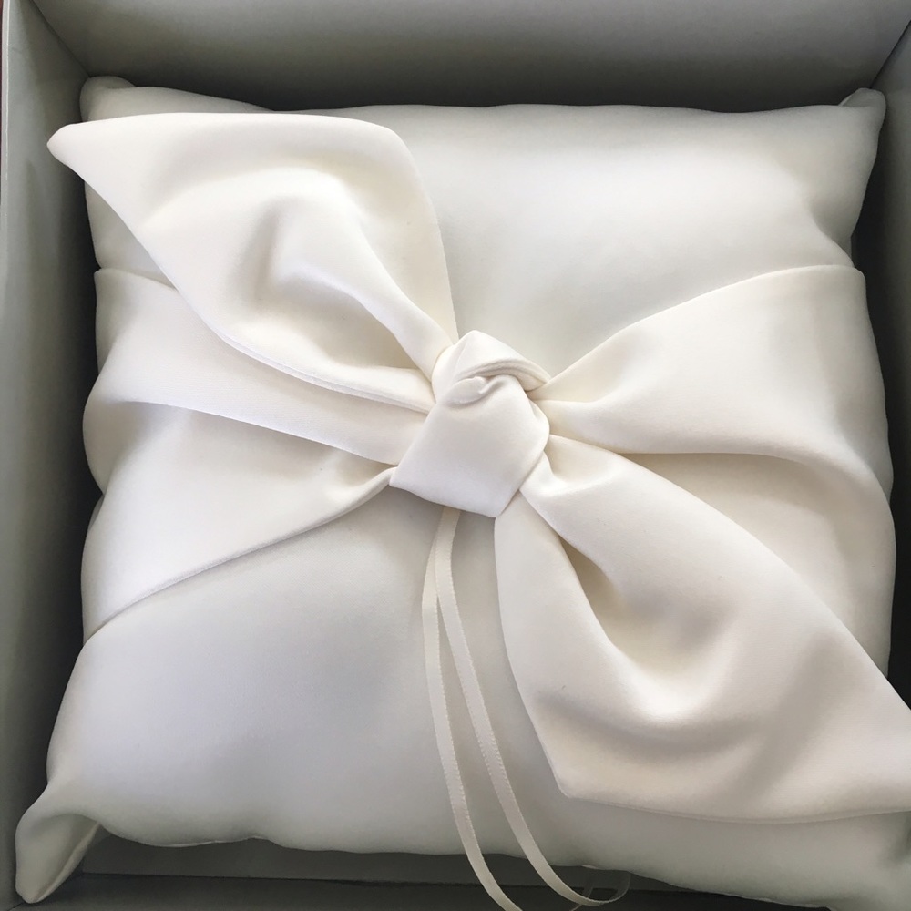 Wedding ring pillow