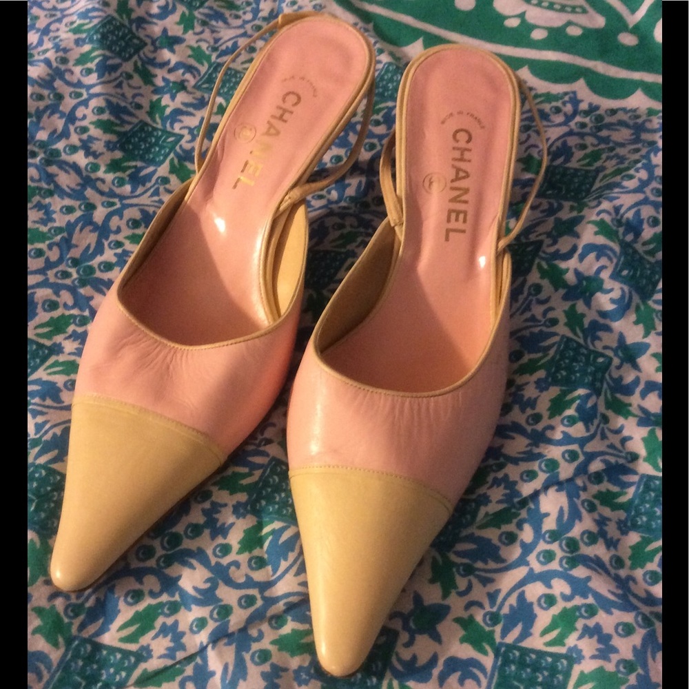 Light pink and nude Chanel kitten heels