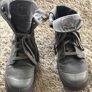 Palladium grey leather boots