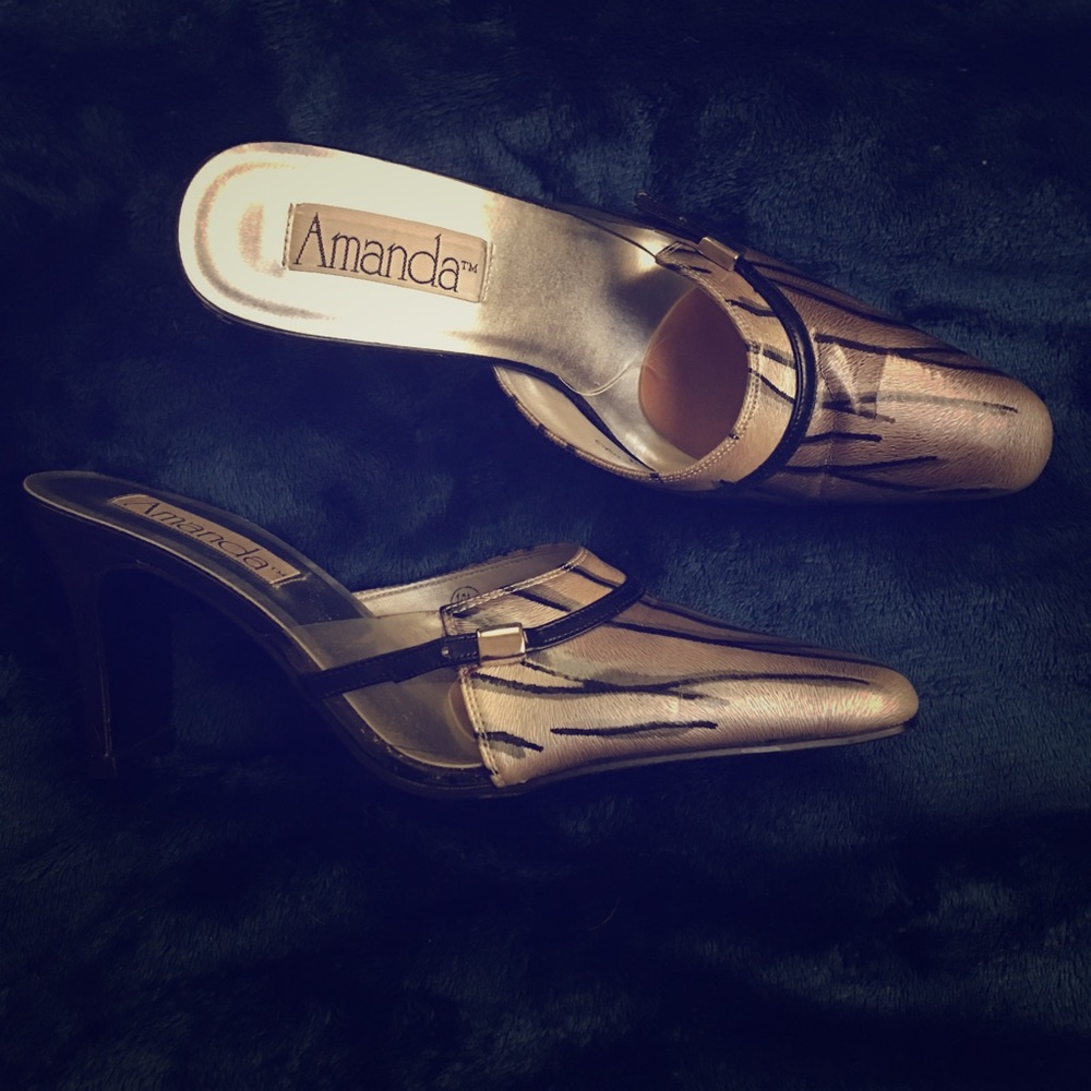 Selling these backless heels