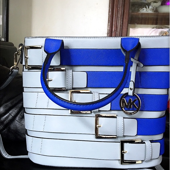 Handbags - Two colors amazing handbag!