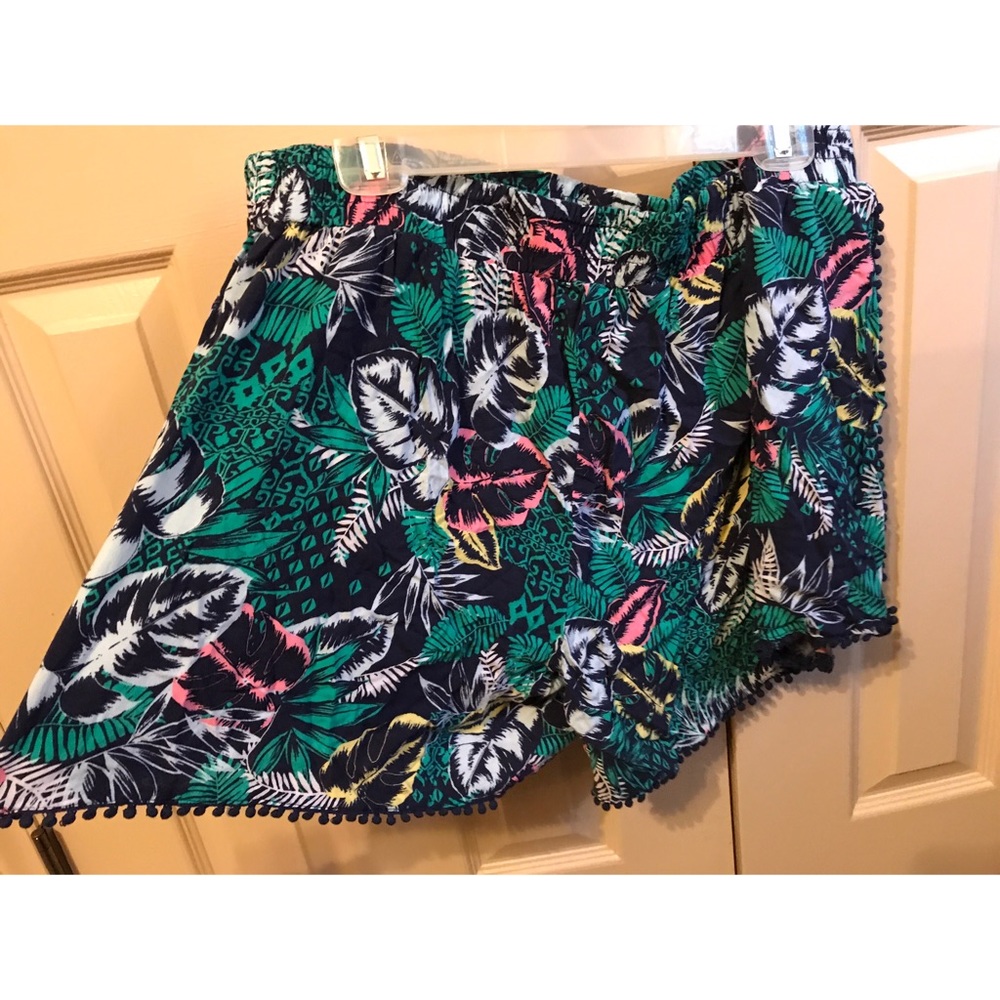 Hawaiian swing shorts! 🌸🌺🌺