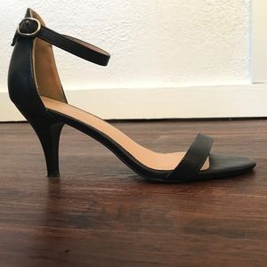 Strappy black pump heel