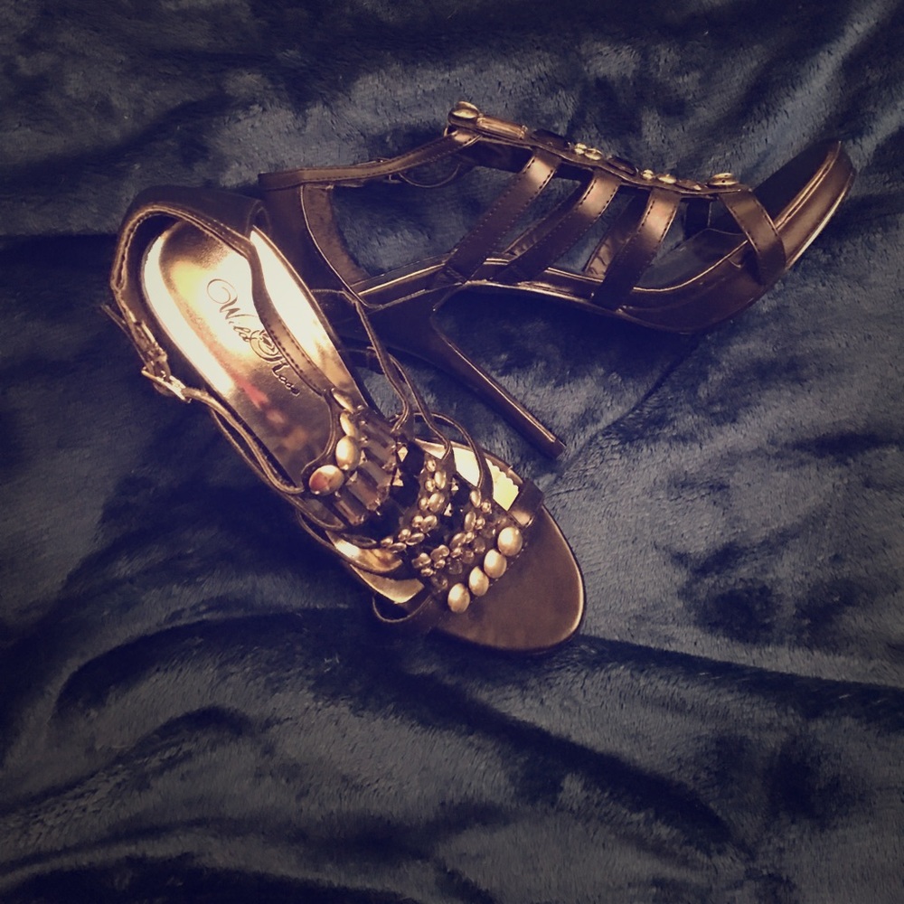 Selling these black heels
