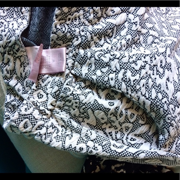 Textured A-line skirt (with pockets!) - Picture 2 of 3