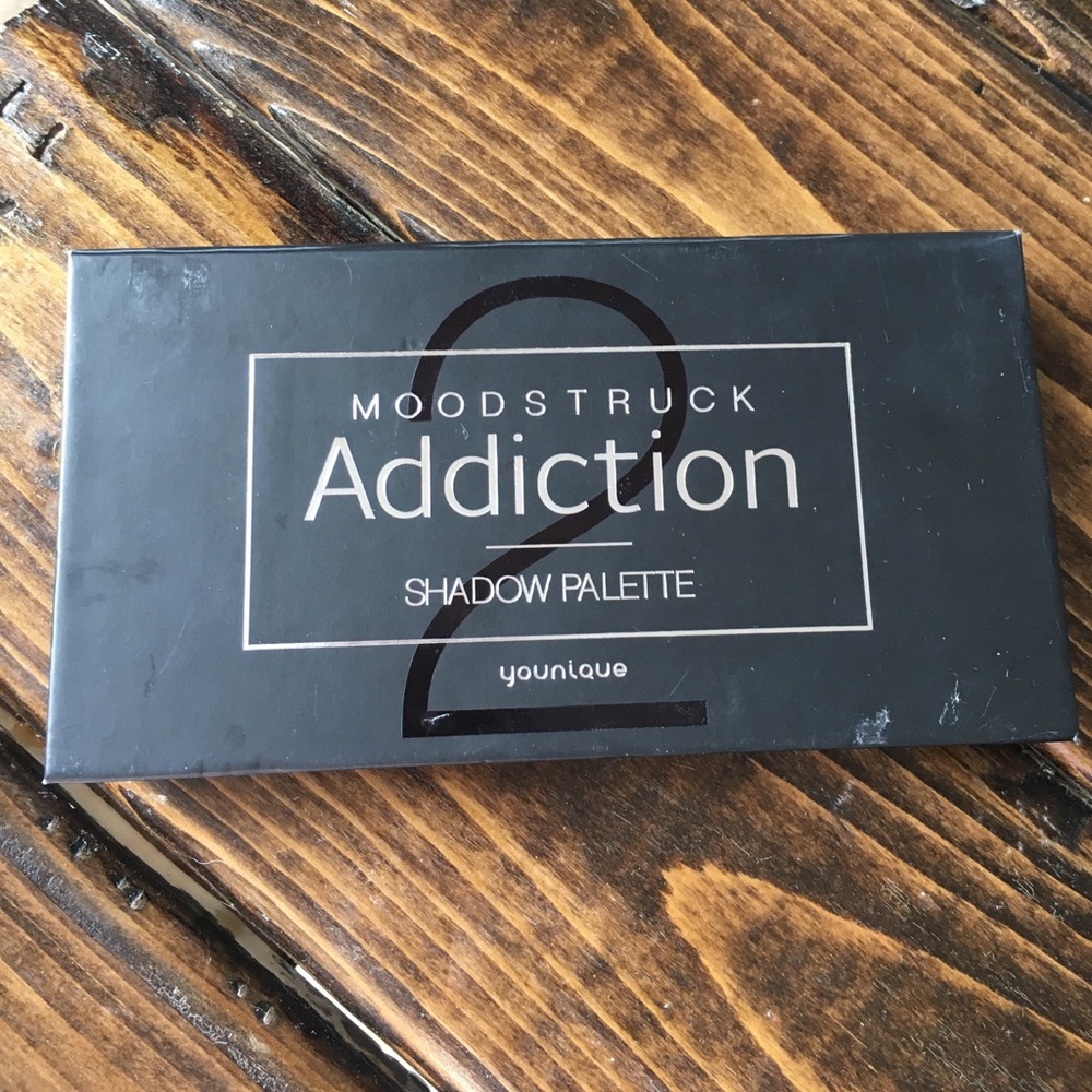 Younique Moodstruck Addiction 2 eye shadow Palette