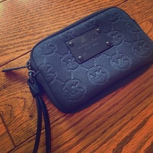 Micheal Kors wristlet