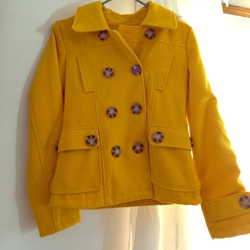 Yellow Coat - Picture 2 of 2