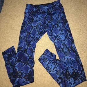 LULULEMON Blue snake skin leggings