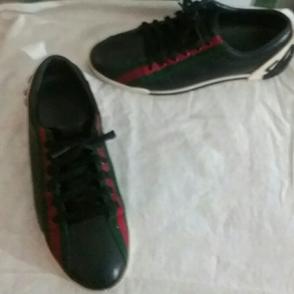 AUTHENTIC GUCCI SHOES..Im open to offers;-)