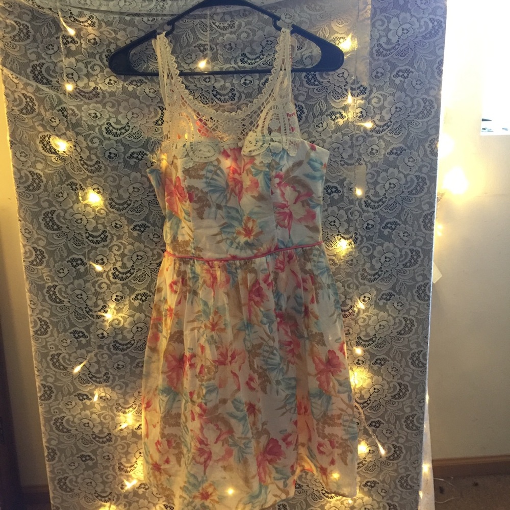 Beautiful floral summer dress!