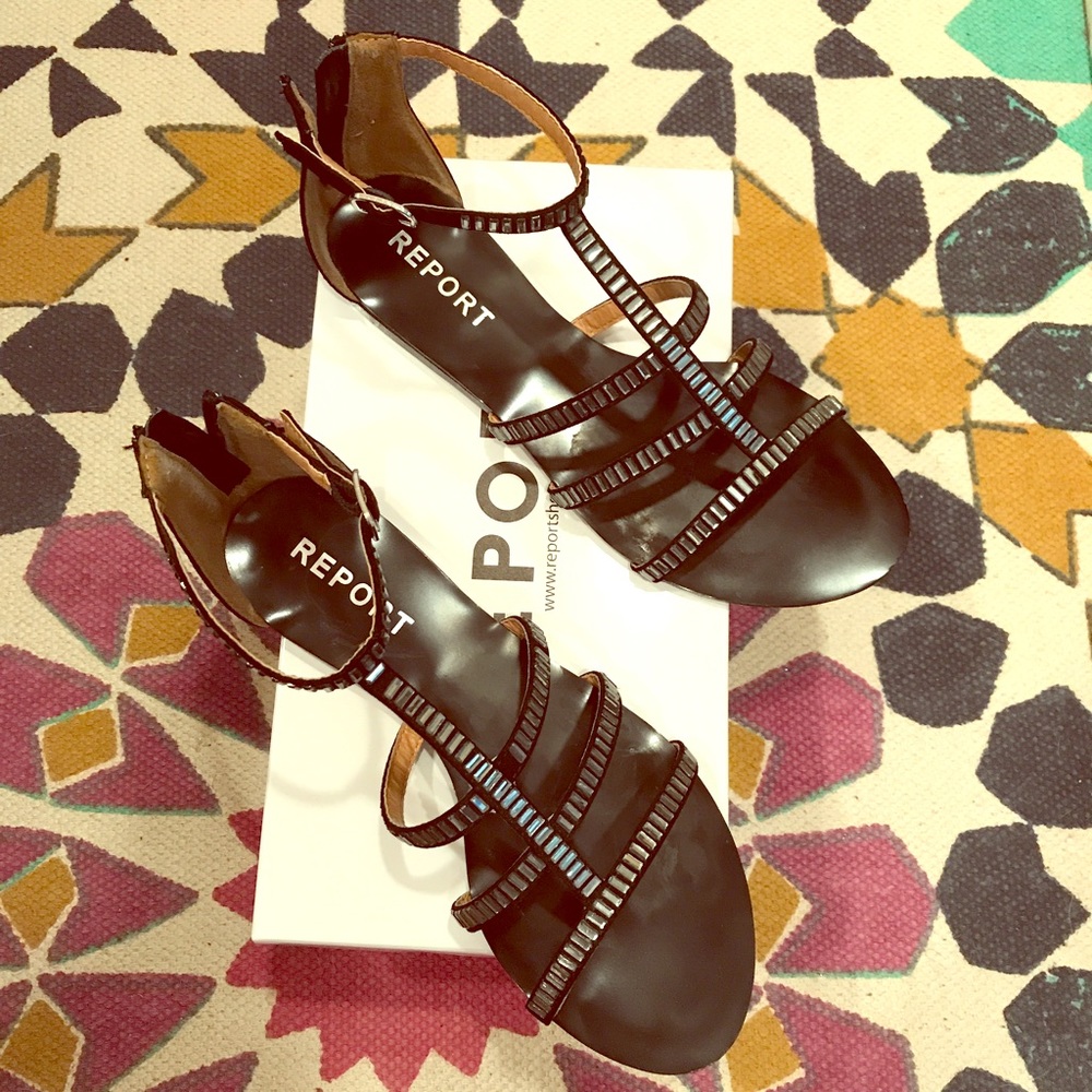 Report Scott sandal with rhinestones & back zipper