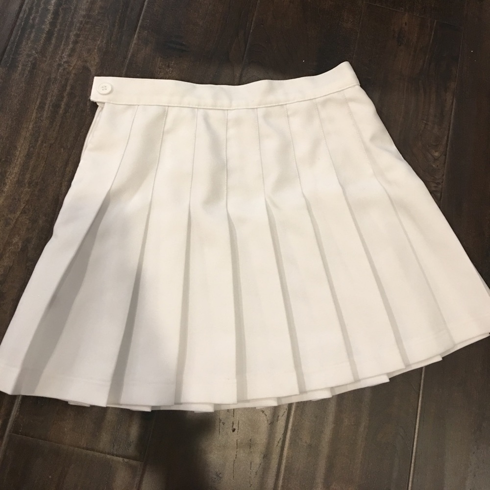 American Apparel White Pleated Skirt