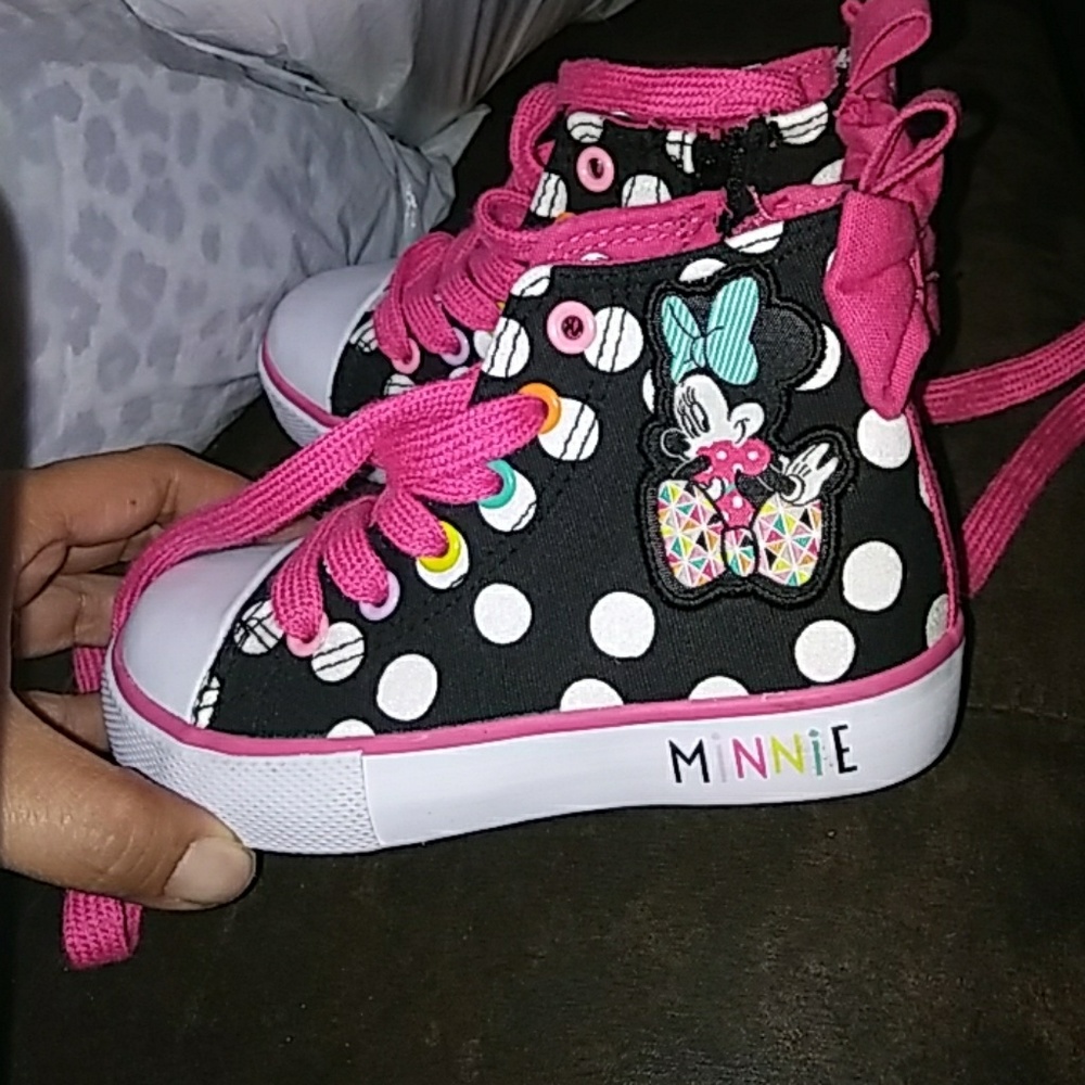 NEW minnie mouse disney shoes