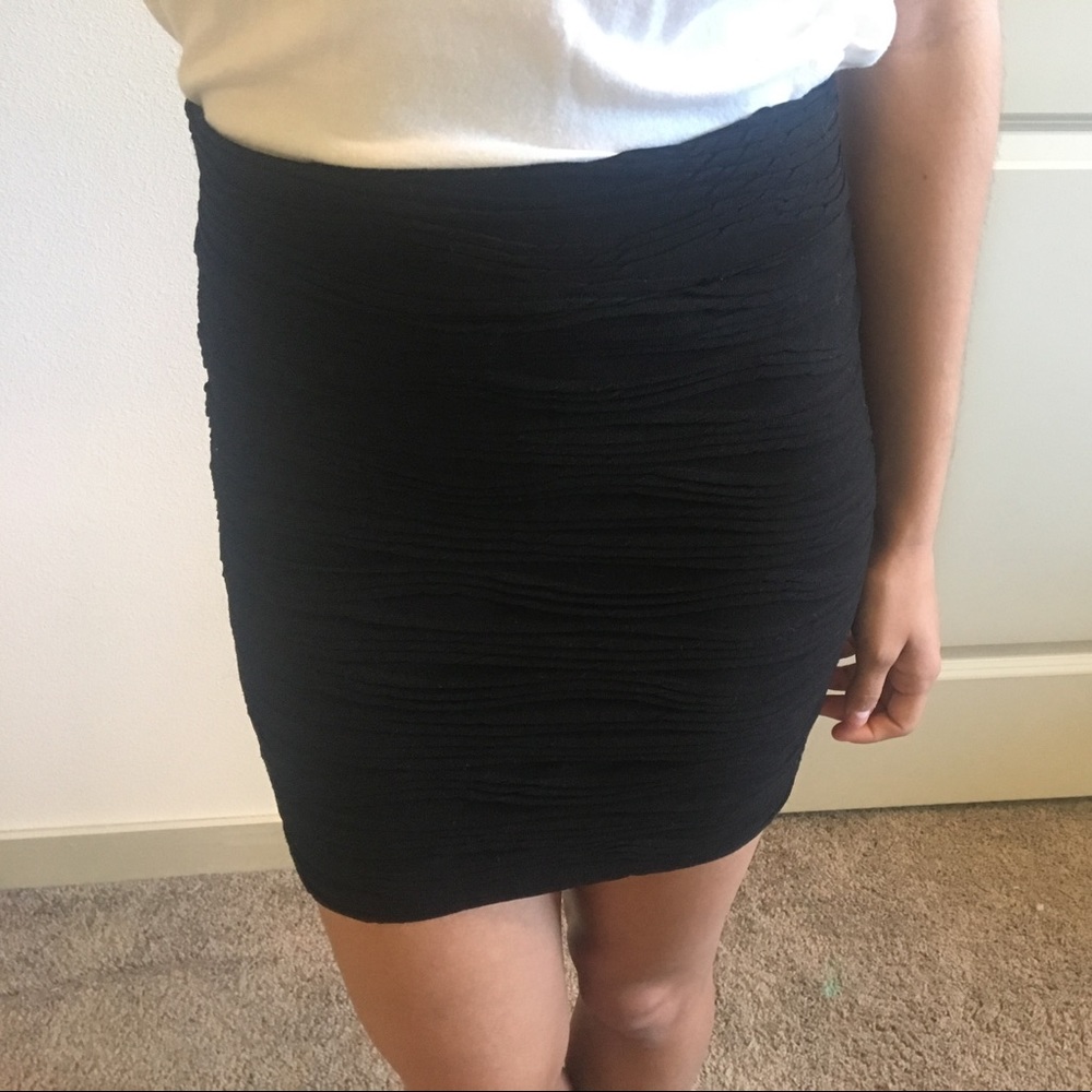 Short pencil skirt