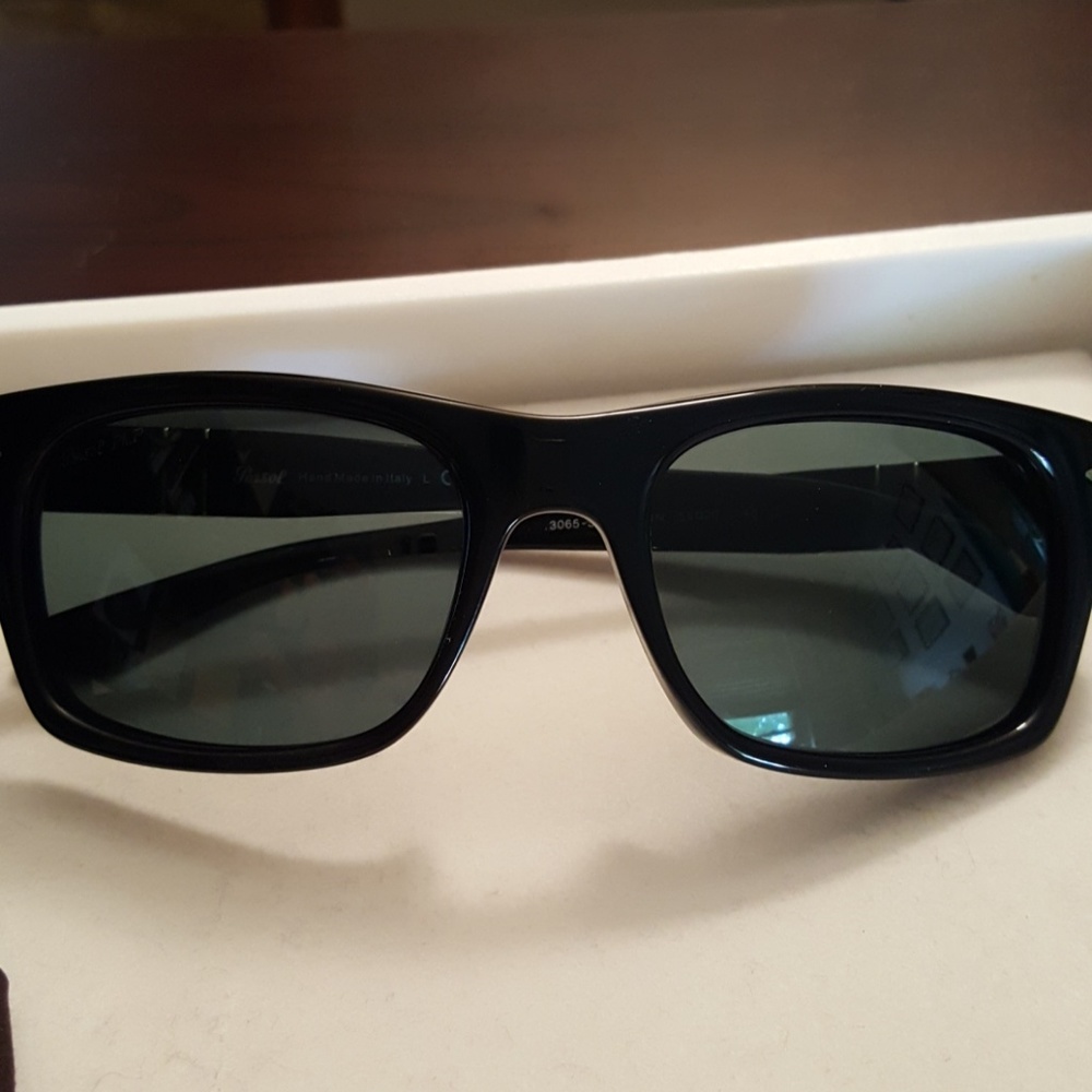 Authentic Persol Sunglasses with Case Persol 3065