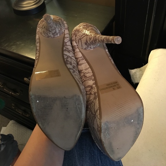Lacy cream heels - Picture 3 of 4
