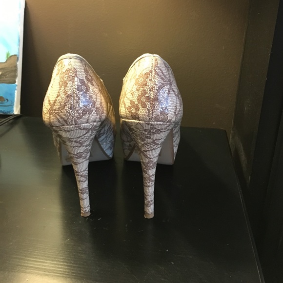 Lacy cream heels - Picture 4 of 4