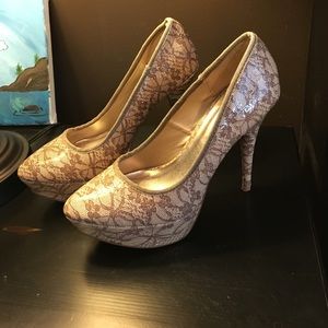 Lacy cream heels