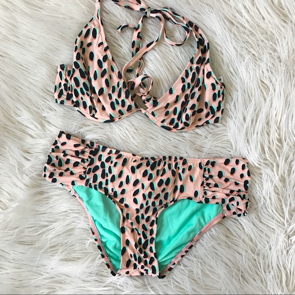 Leopard print bikini - Picture 1 of 3