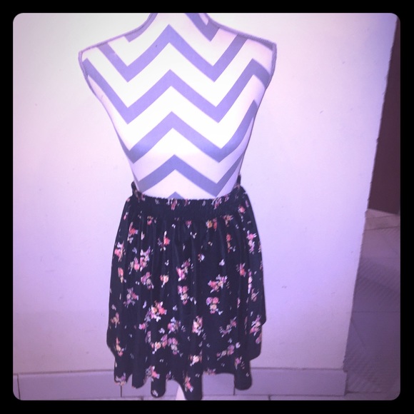 NWOT Velvet black FLORAL SKIRT urban outfitters - Picture 2 of 4