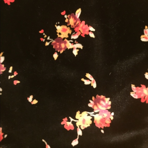NWOT Velvet black FLORAL SKIRT urban outfitters - Picture 3 of 4