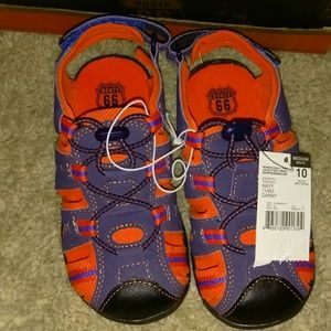 ?Adorable toddler boy sandals?