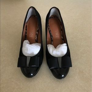 Black suede pumps with bow