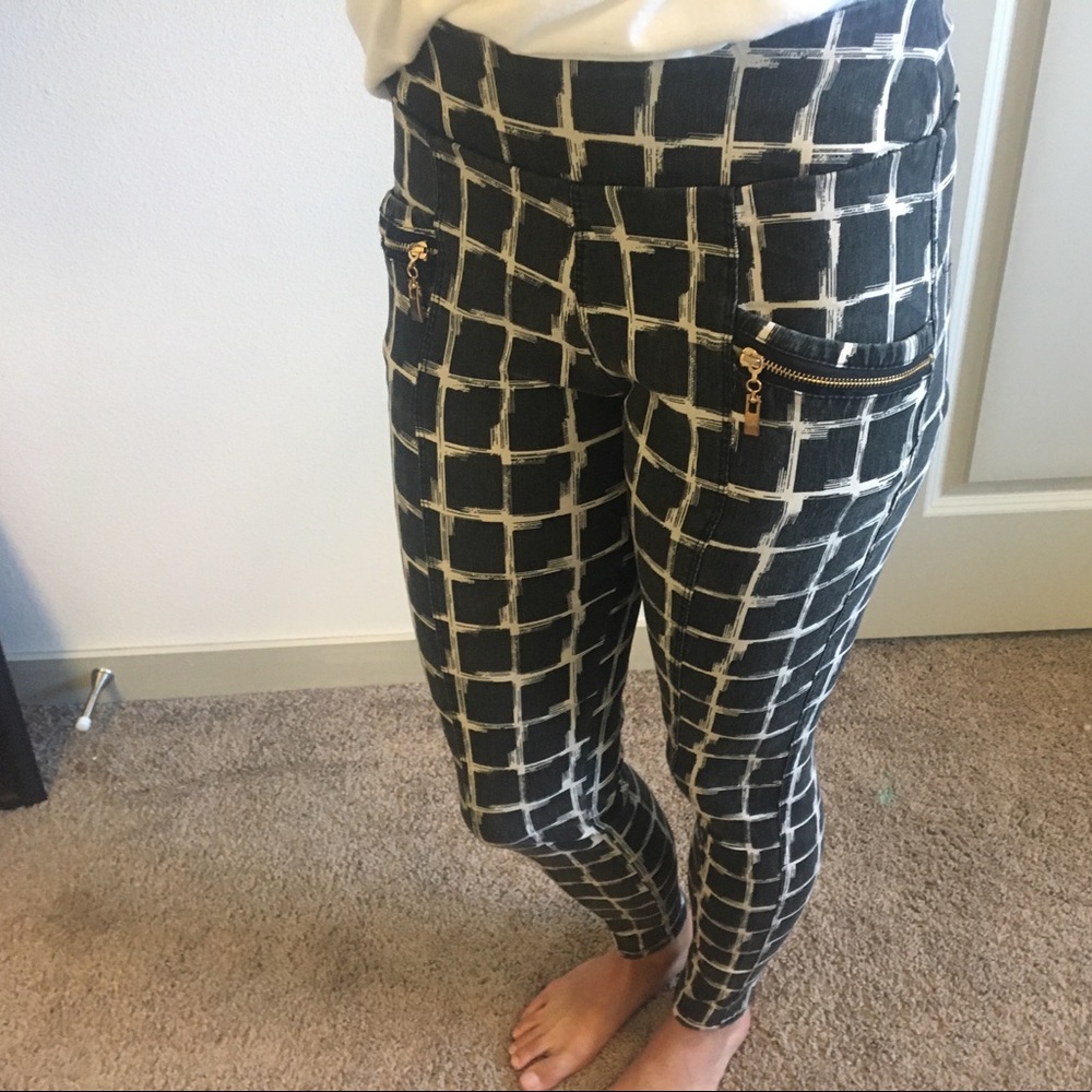 Black patterned skinny pants